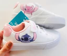 Calzado con diseño de Stich