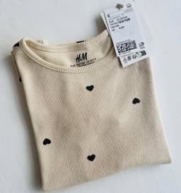 Remerita con diseño corazones